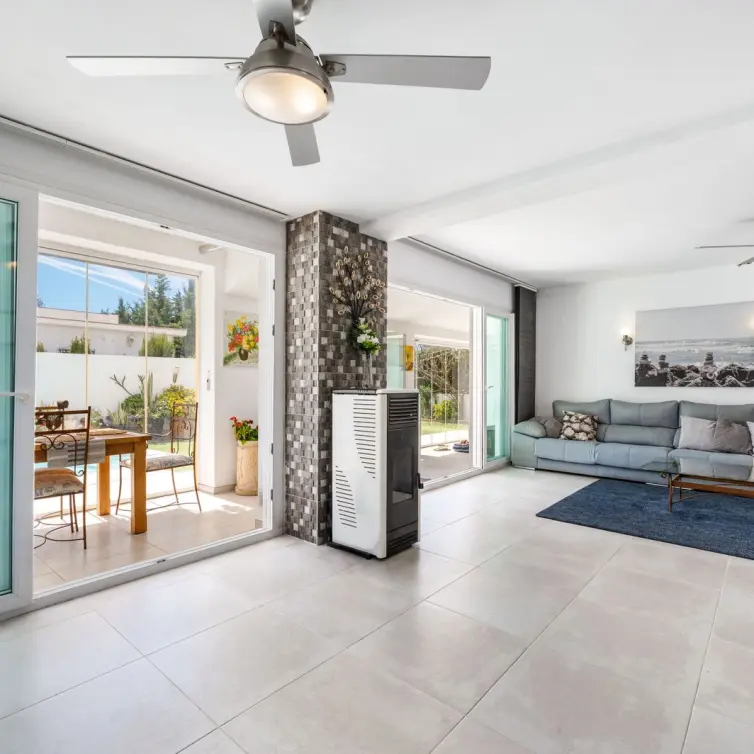 Продажа  отдельно стоящей виллы в Estepona