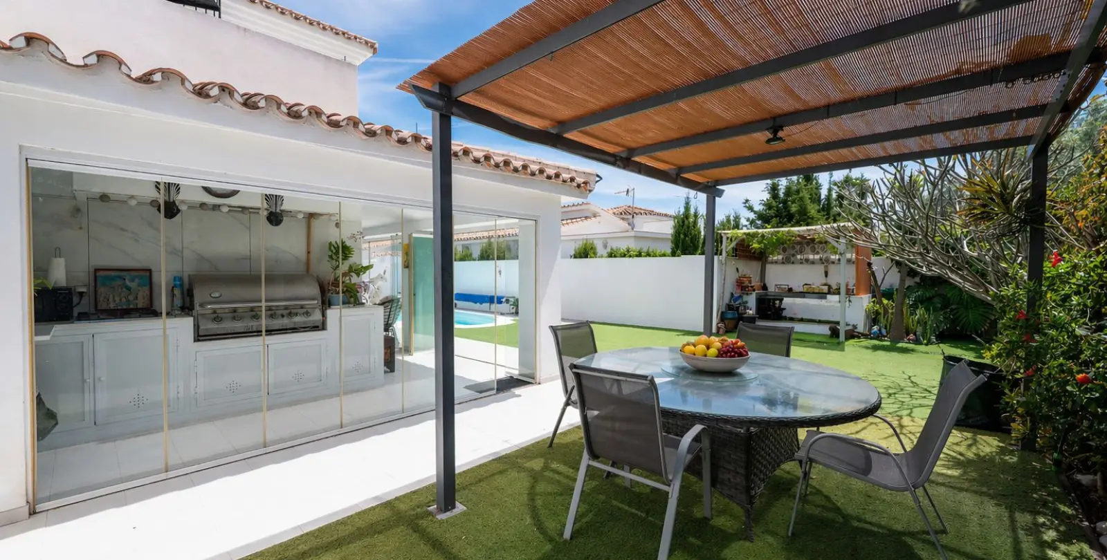 Venta de villa independiente en Estepona 28