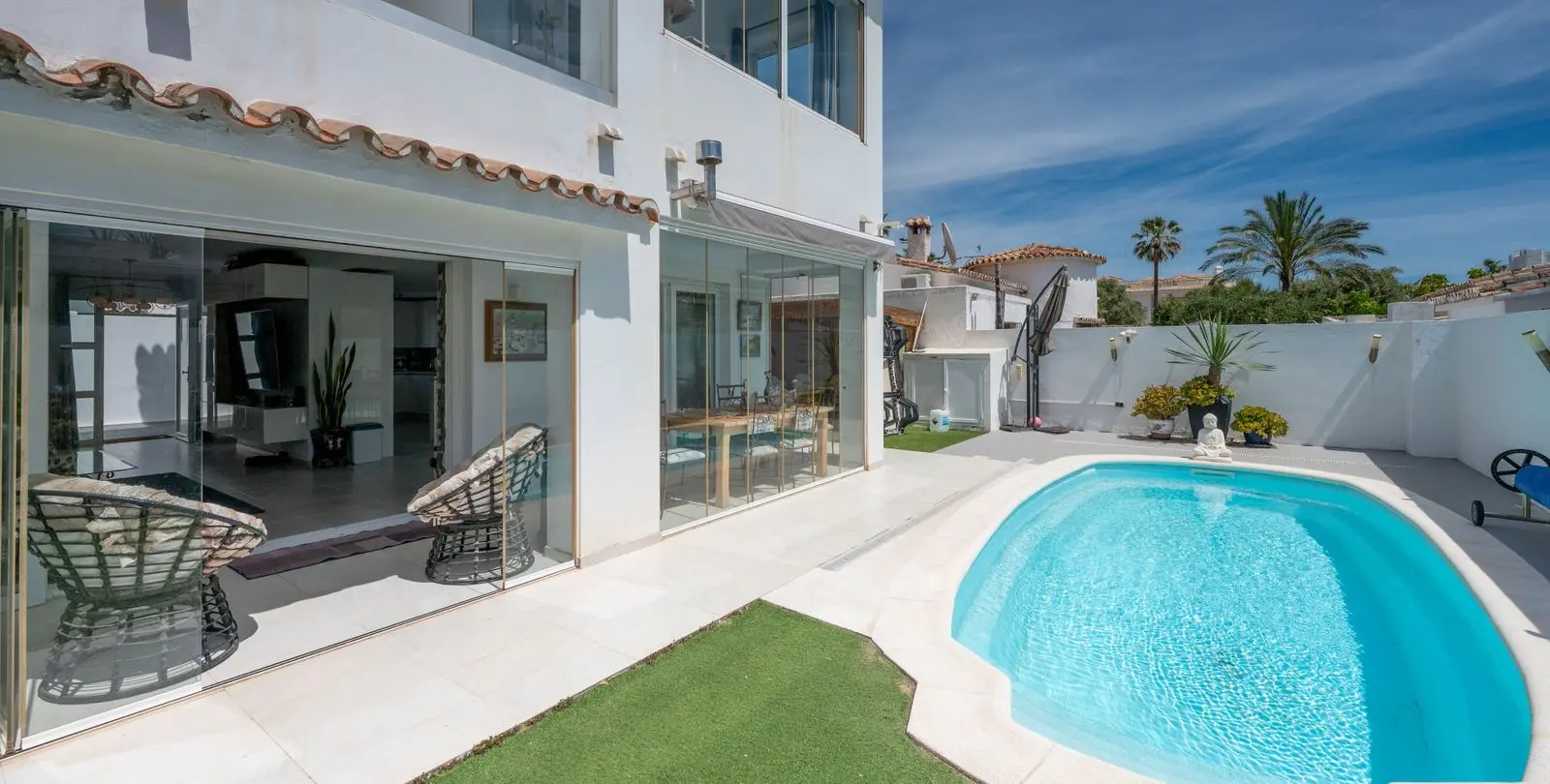 Venta de villa independiente en Estepona 30
