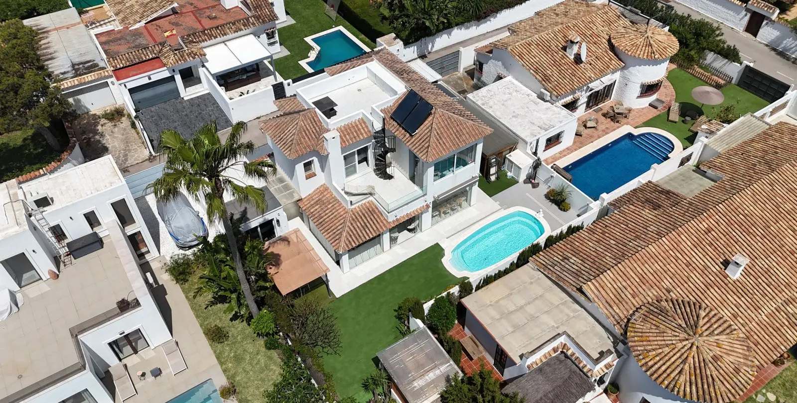Venta de villa independiente en Estepona 45
