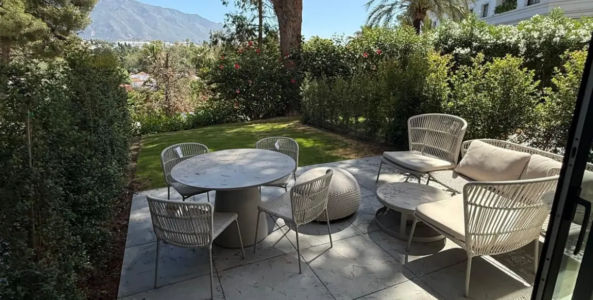 Venta de apartamento en planta baja en Nueva Andalucía 2