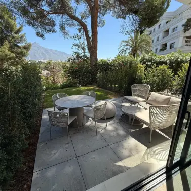 Venta de apartamento en planta baja en Nueva Andalucía