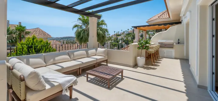 Venta de ático dúplex en Nueva Andalucía 4