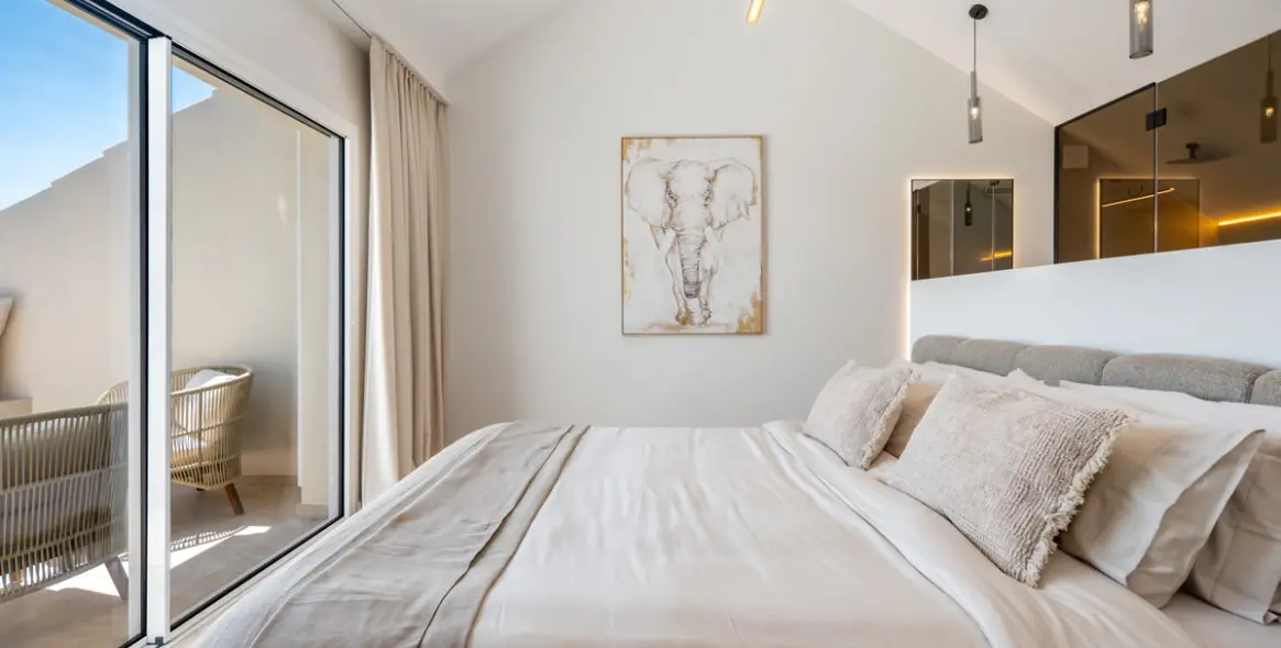 Venta de ático dúplex en Nueva Andalucía 12