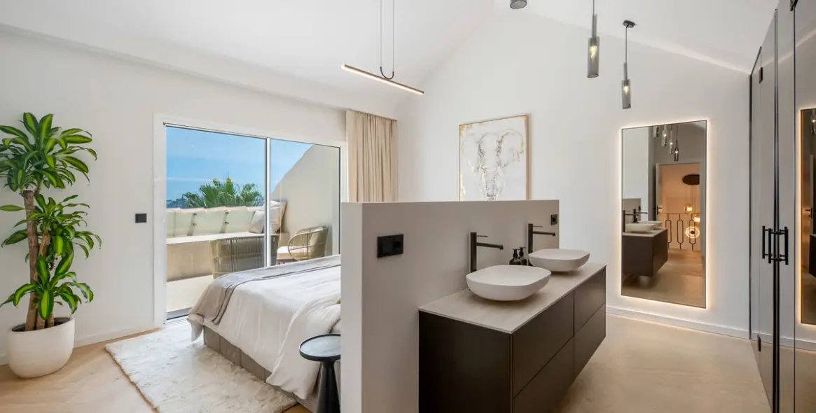 Venta de ático dúplex en Nueva Andalucía 13
