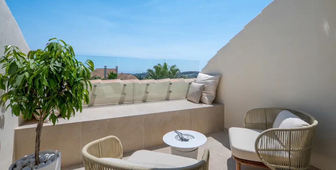 Venta de ático dúplex en Nueva Andalucía 15