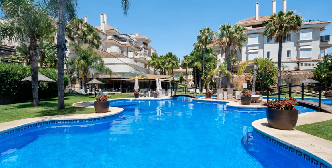 Venta de ático dúplex en Nueva Andalucía 30