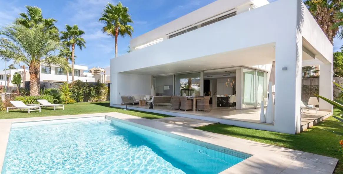 Venta de villa independiente en Río Real 1