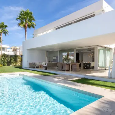 Venta de villa independiente en Río Real