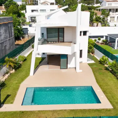 Продажа  отдельно стоящей виллы в Estepona