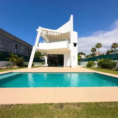 Продажа  отдельно стоящей виллы в Estepona