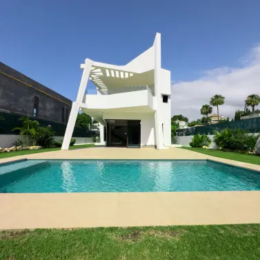 Продажа  отдельно стоящей виллы в Estepona