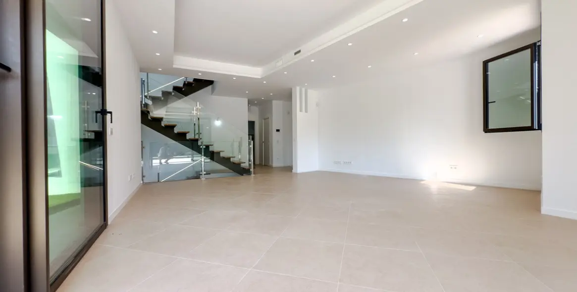 Sale of detached villa in Estepona 7