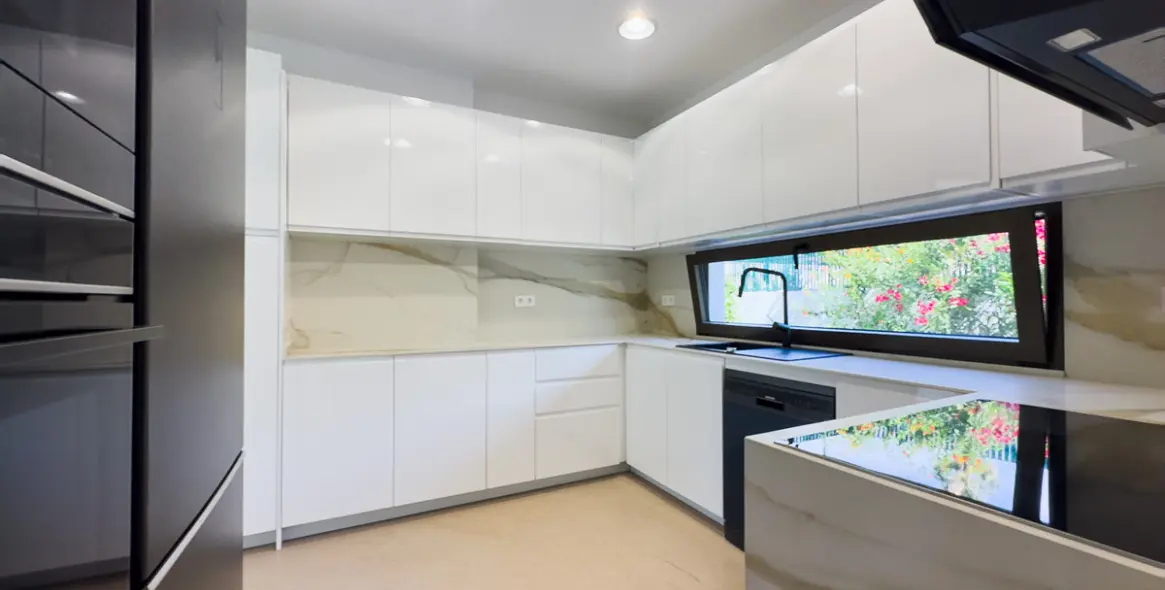 Sale of detached villa in Estepona 10