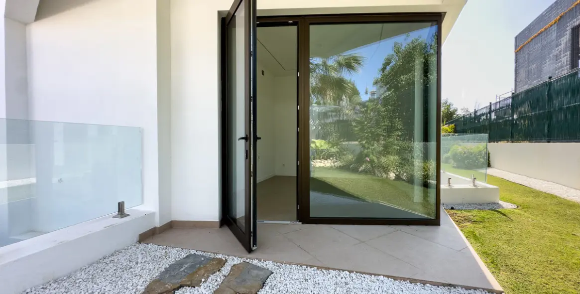 Sale of detached villa in Estepona 13