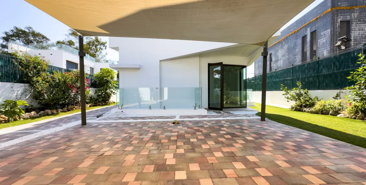 Sale of detached villa in Estepona 14