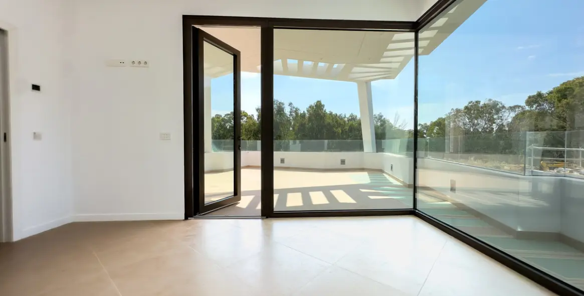Sale of detached villa in Estepona 19