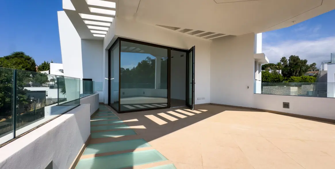 Sale of detached villa in Estepona 22