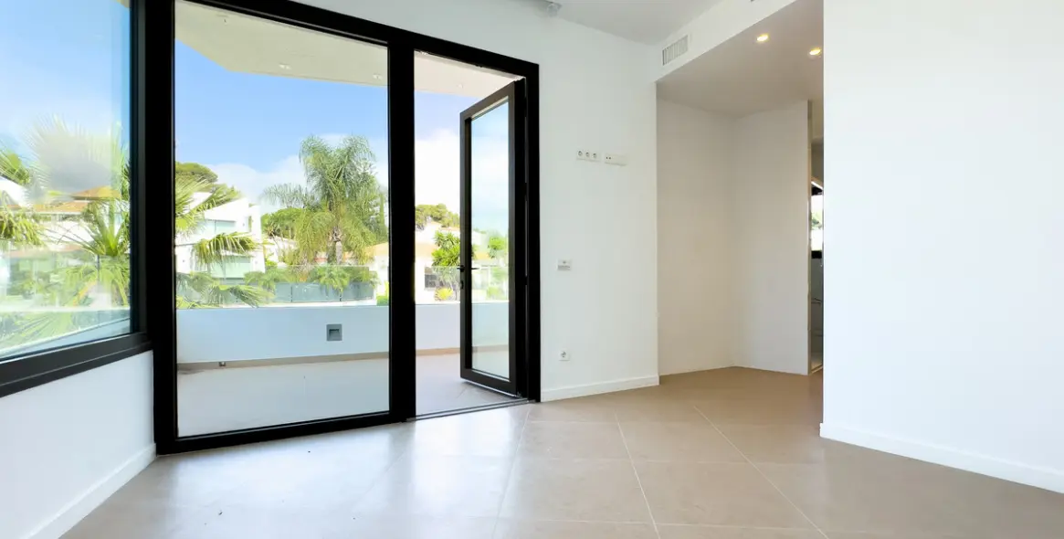 Sale of detached villa in Estepona 24