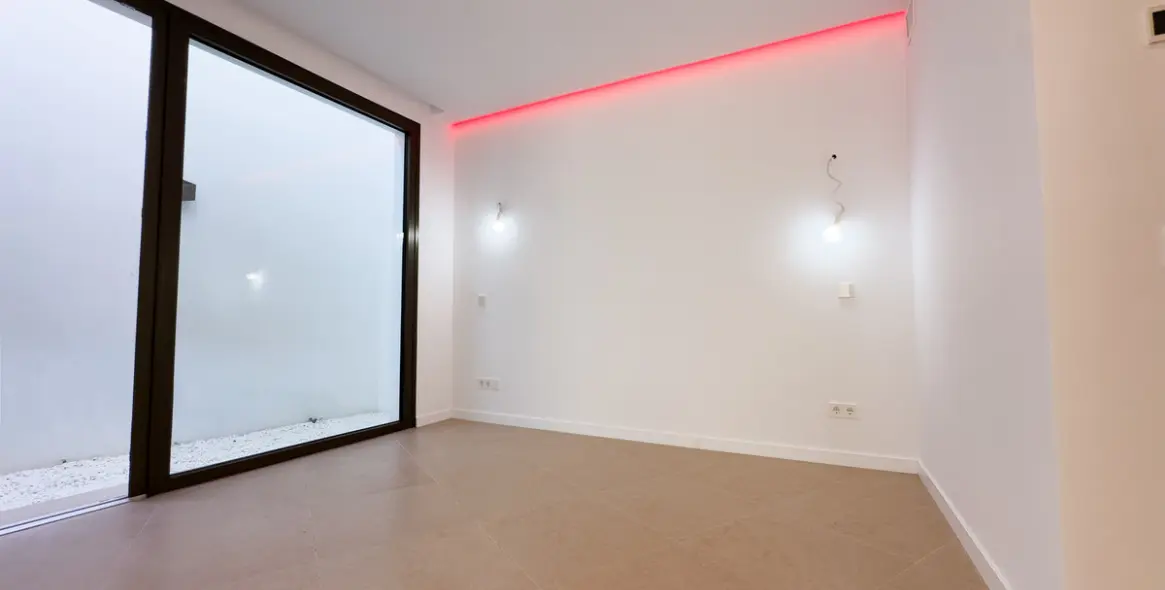 Sale of detached villa in Estepona 35