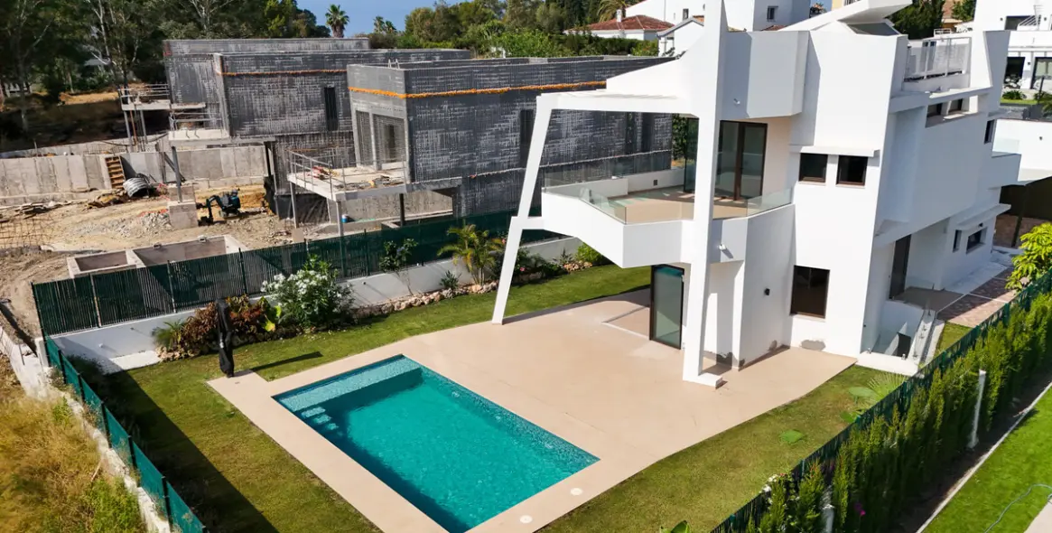 Sale of detached villa in Estepona 41
