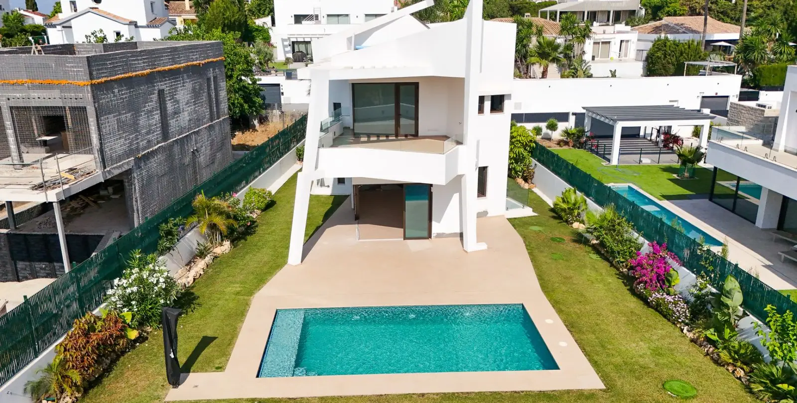 Venta de villa independiente en Estepona 1