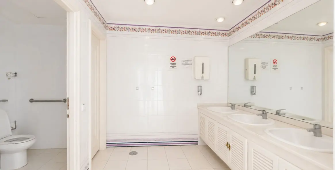 Venta de local comercial en Riviera del Sol 12