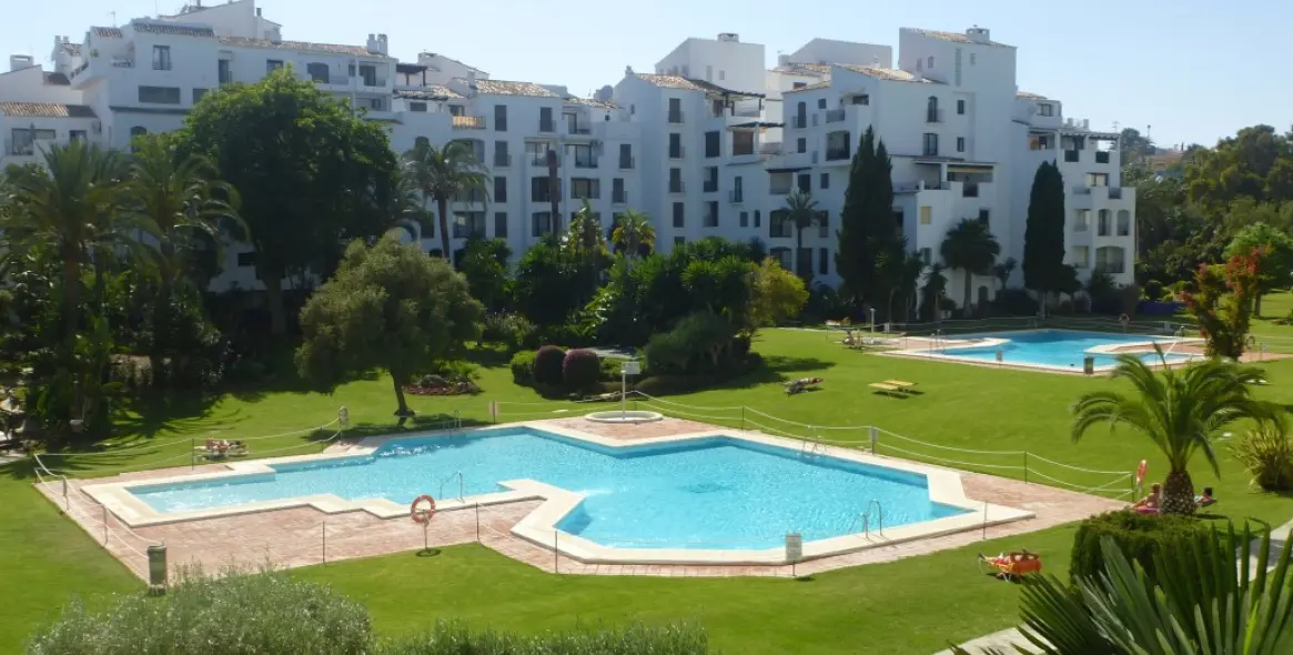 Short-term rent of middle floor apartment in Puerto Banús 1