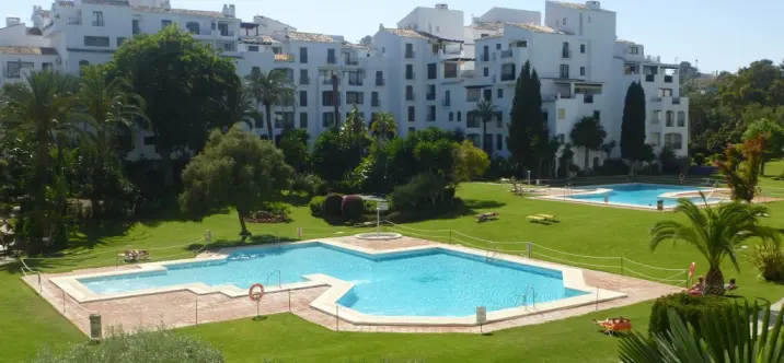 Short-term rent of middle floor apartment in Puerto Banús 0