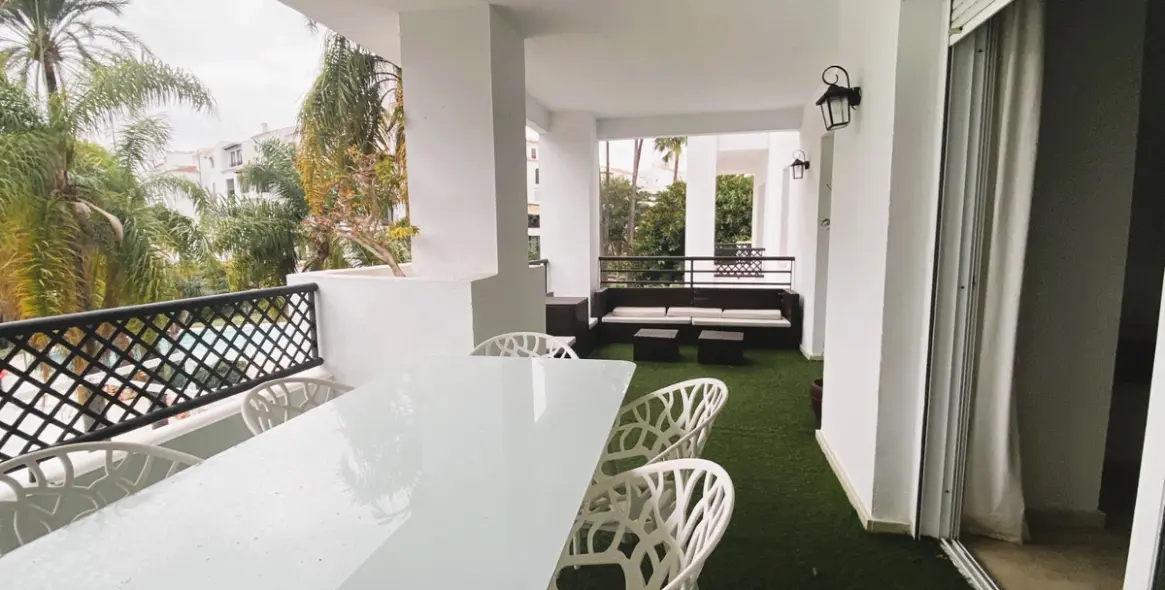 Short-term rent of middle floor apartment in Puerto Banús 5