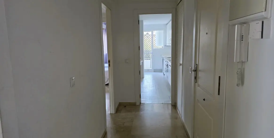 Short-term rent of middle floor apartment in Puerto Banús 10