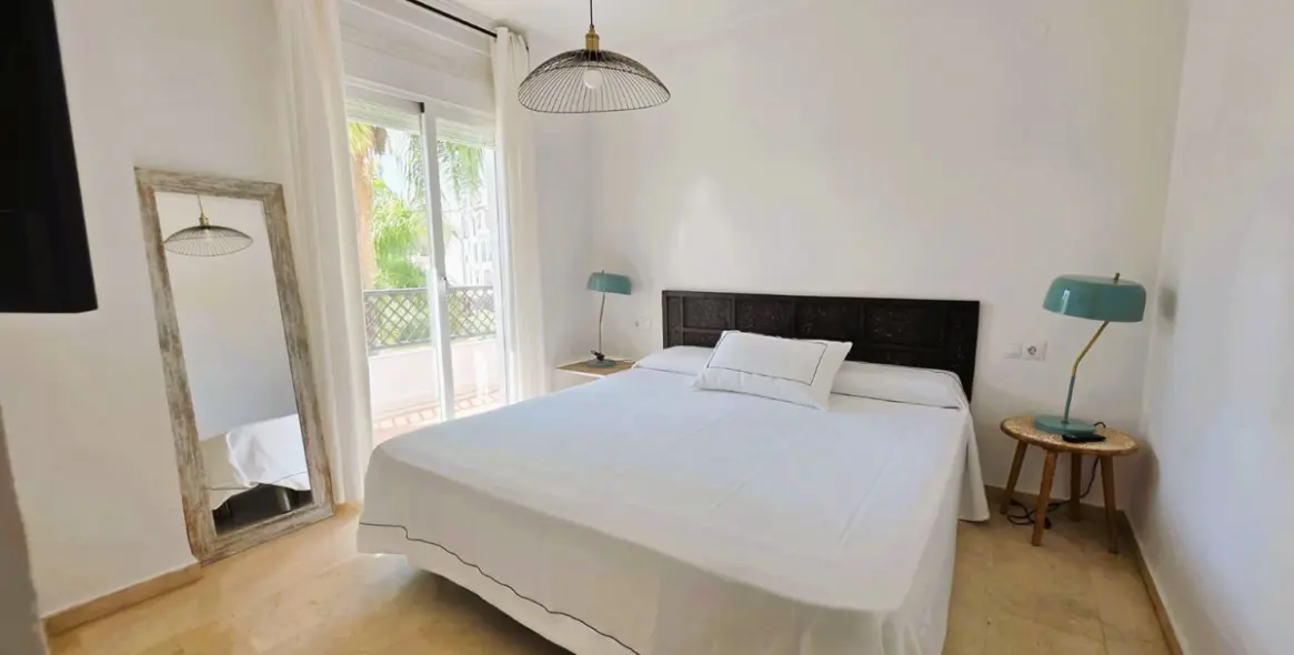 Short-term rent of middle floor apartment in Puerto Banús 11