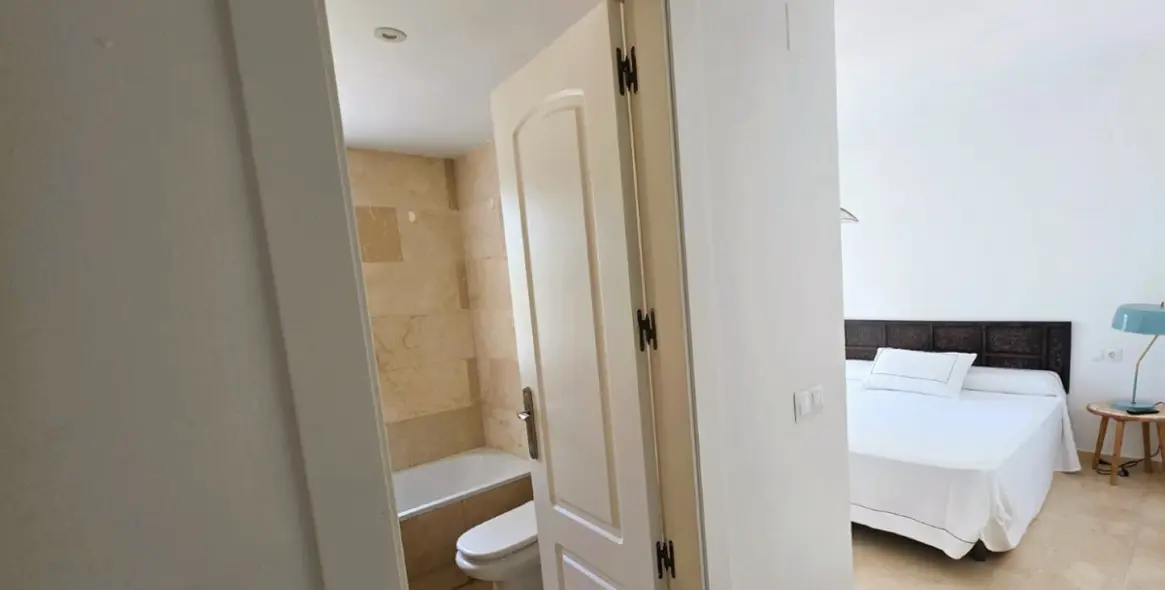 Short-term rent of middle floor apartment in Puerto Banús 12