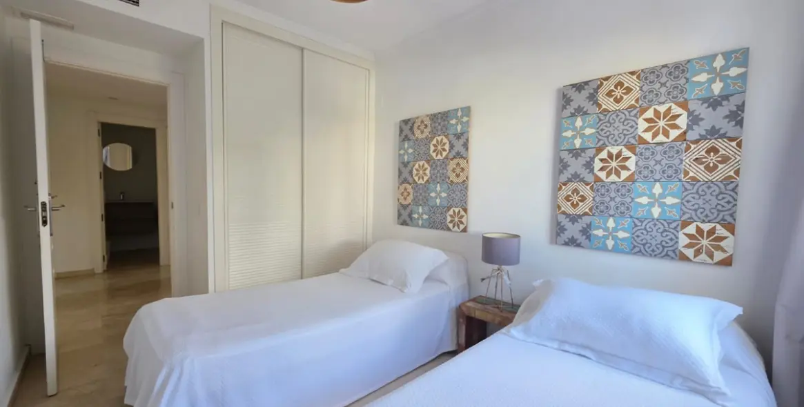 Short-term rent of middle floor apartment in Puerto Banús 15