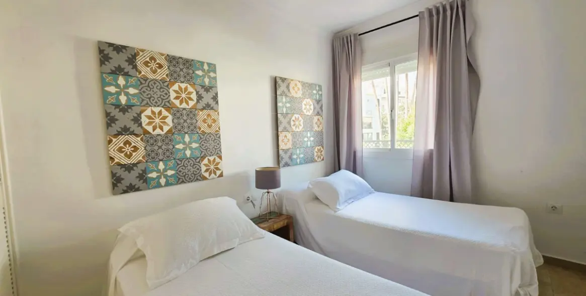 Short-term rent of middle floor apartment in Puerto Banús 16