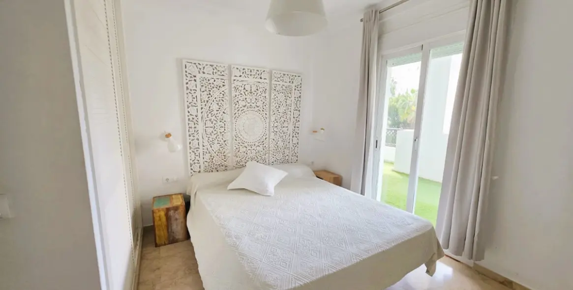 Short-term rent of middle floor apartment in Puerto Banús 19