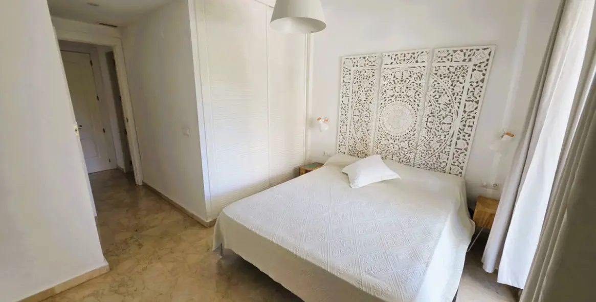 Short-term rent of middle floor apartment in Puerto Banús 21