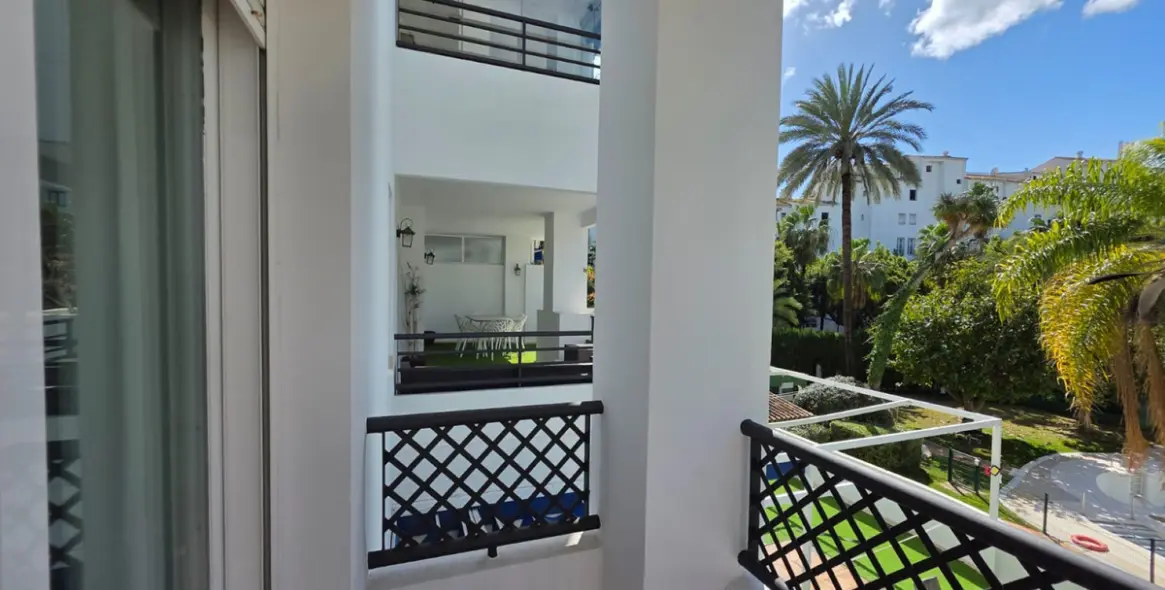 Short-term rent of middle floor apartment in Puerto Banús 22