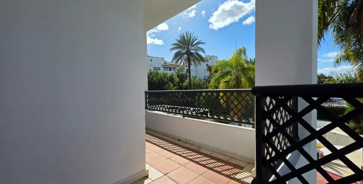 Short-term rent of middle floor apartment in Puerto Banús 23