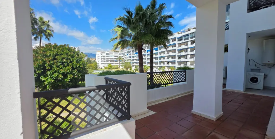 Short-term rent of middle floor apartment in Puerto Banús 24