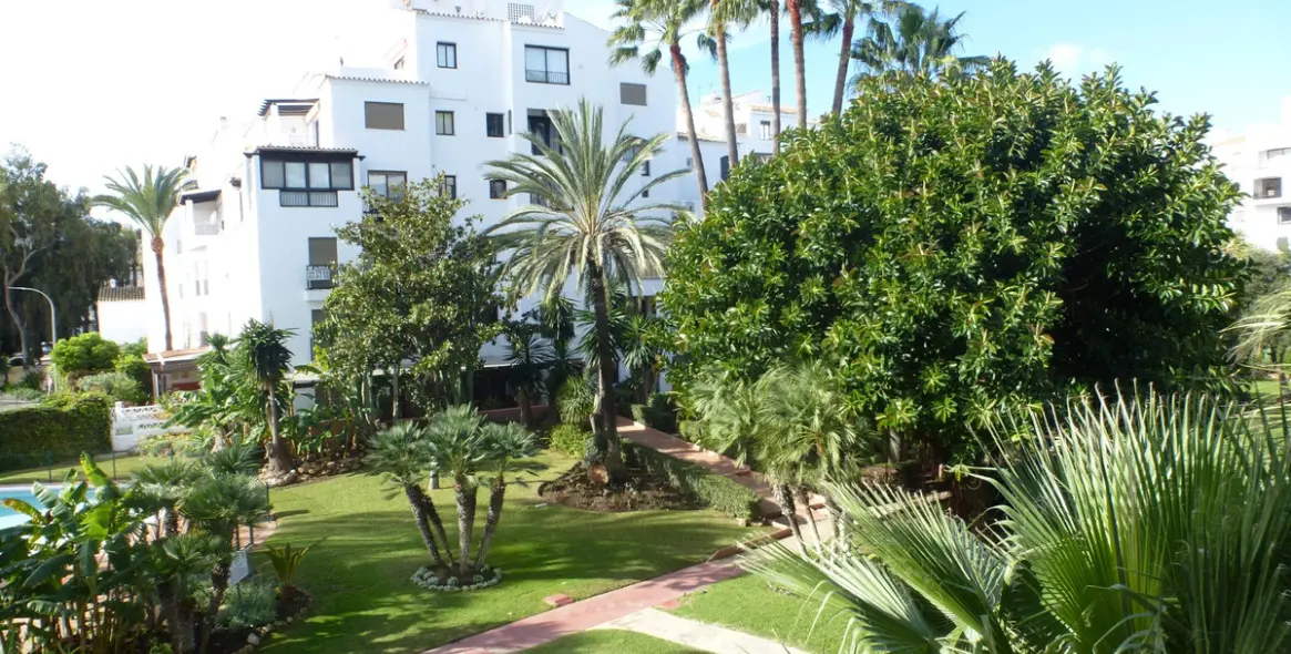 Short-term rent of middle floor apartment in Puerto Banús 29