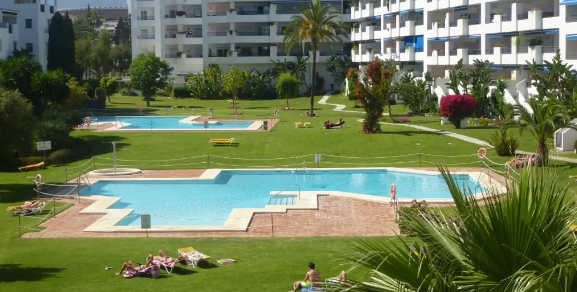 Short-term rent of middle floor apartment in Puerto Banús 30