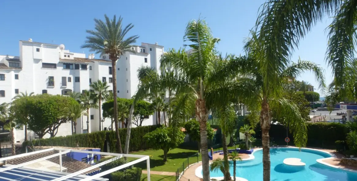 Short-term rent of middle floor apartment in Puerto Banús 31