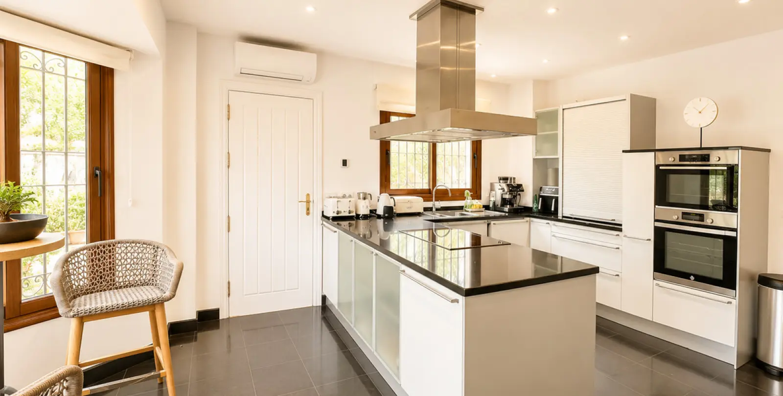 Short-term rent of detached villa in El Rosario 9