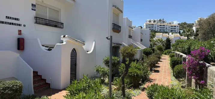 Sale of ground floor apartment in Miraflores 4