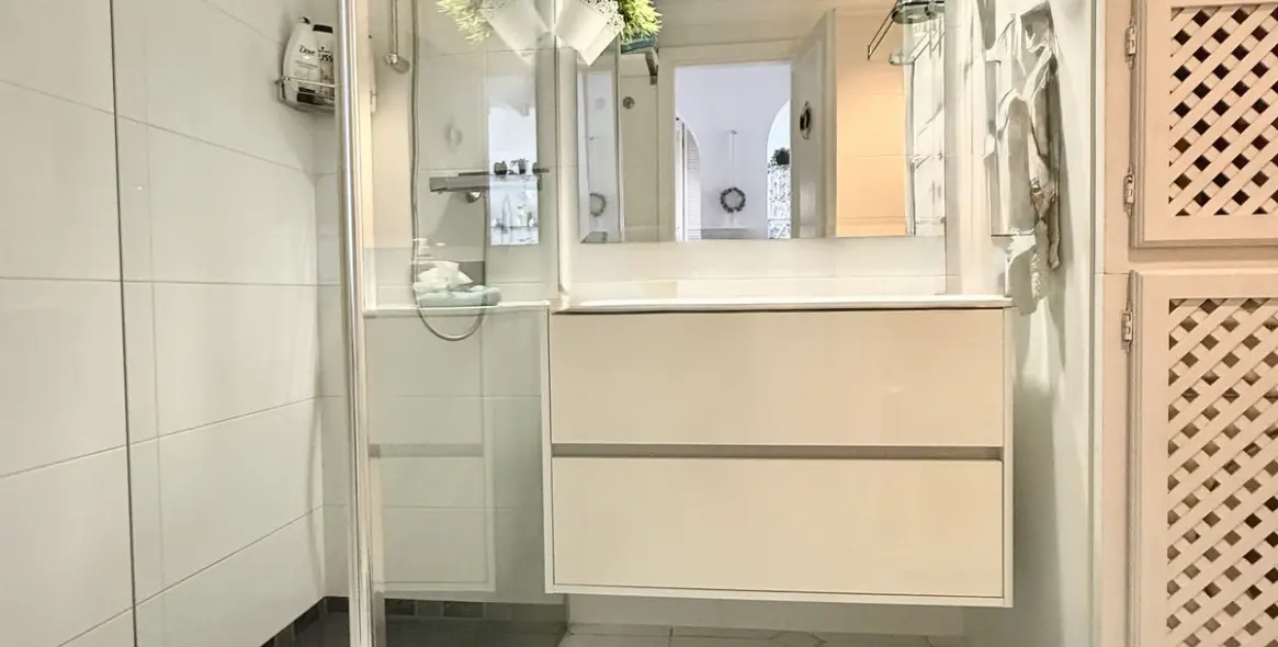 Venta de apartamento en planta baja en Miraflores 17