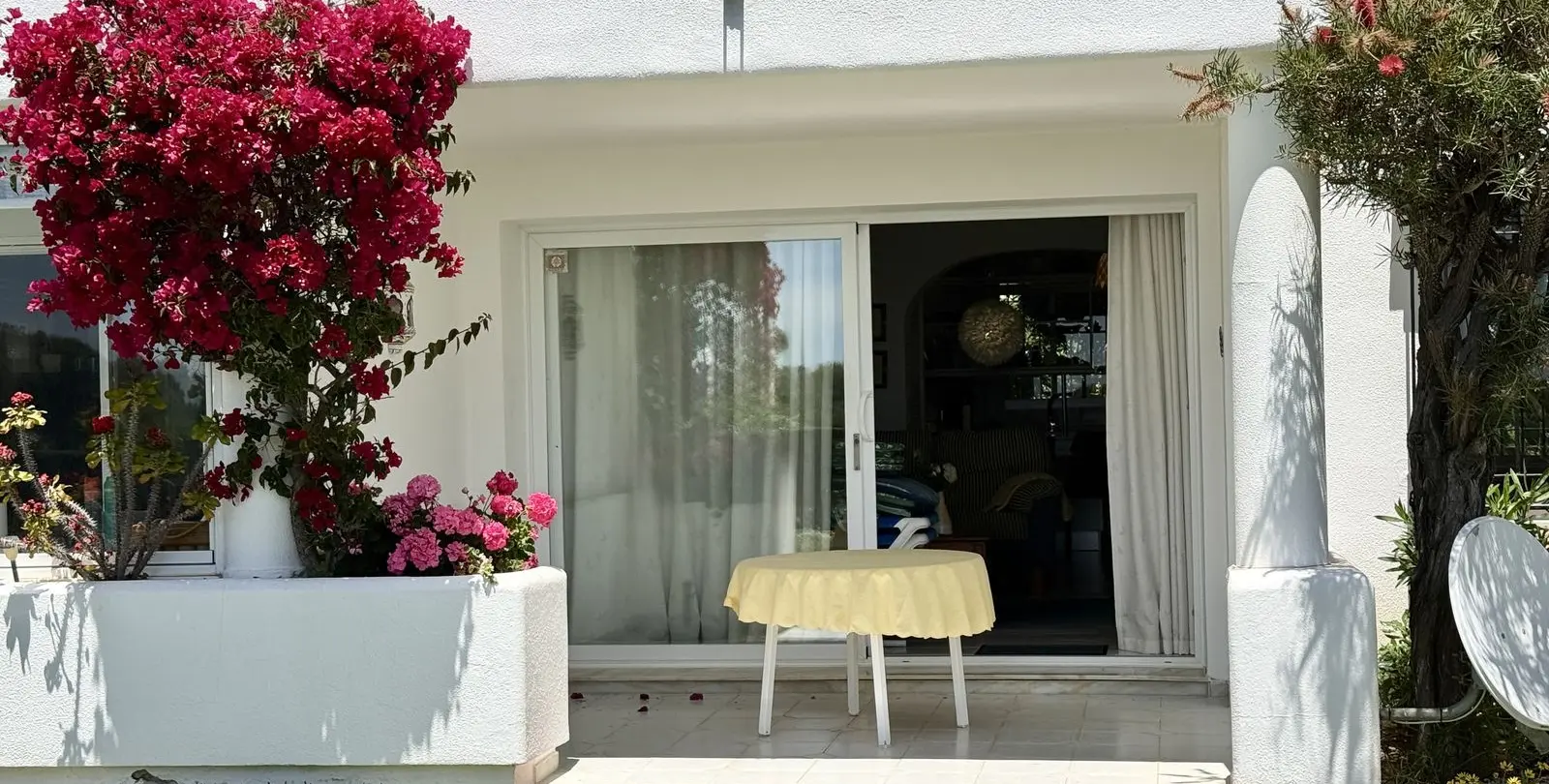 Продажа апартаментов на первом этаже в Miraflores 6