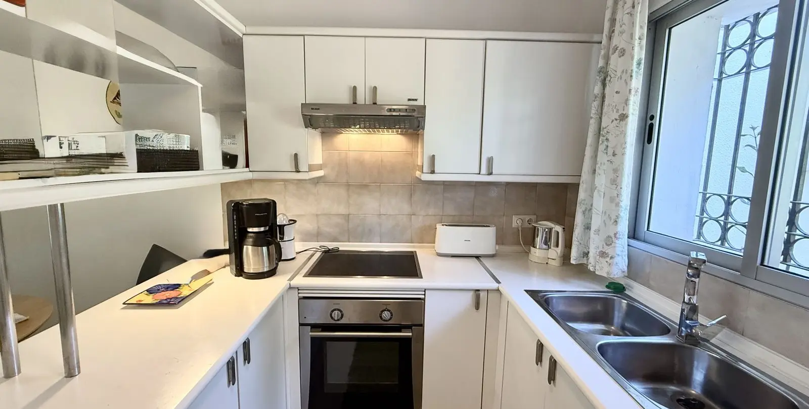 Продажа апартаментов на первом этаже в Miraflores 12