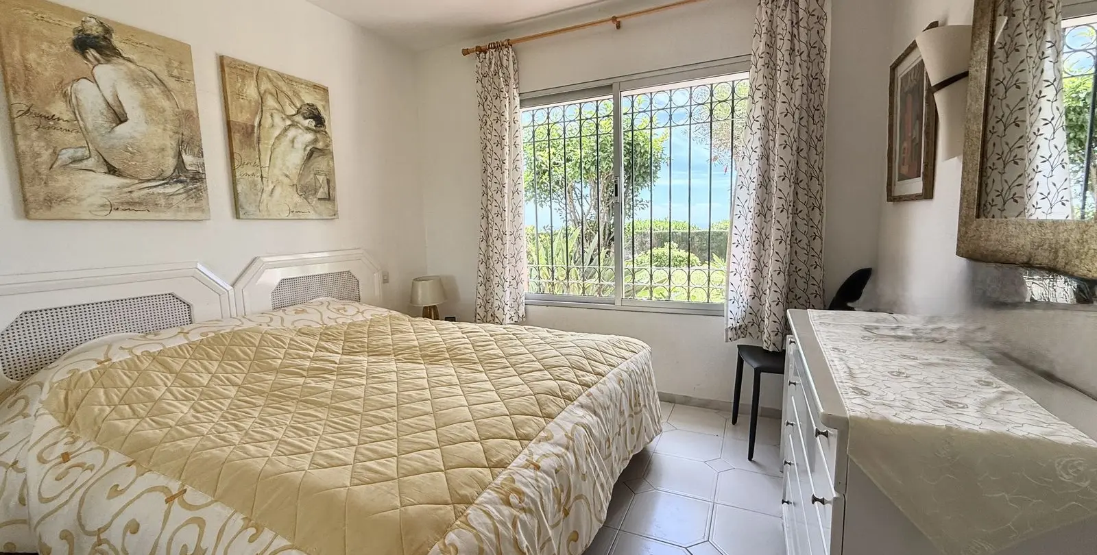 Продажа апартаментов на первом этаже в Miraflores 13