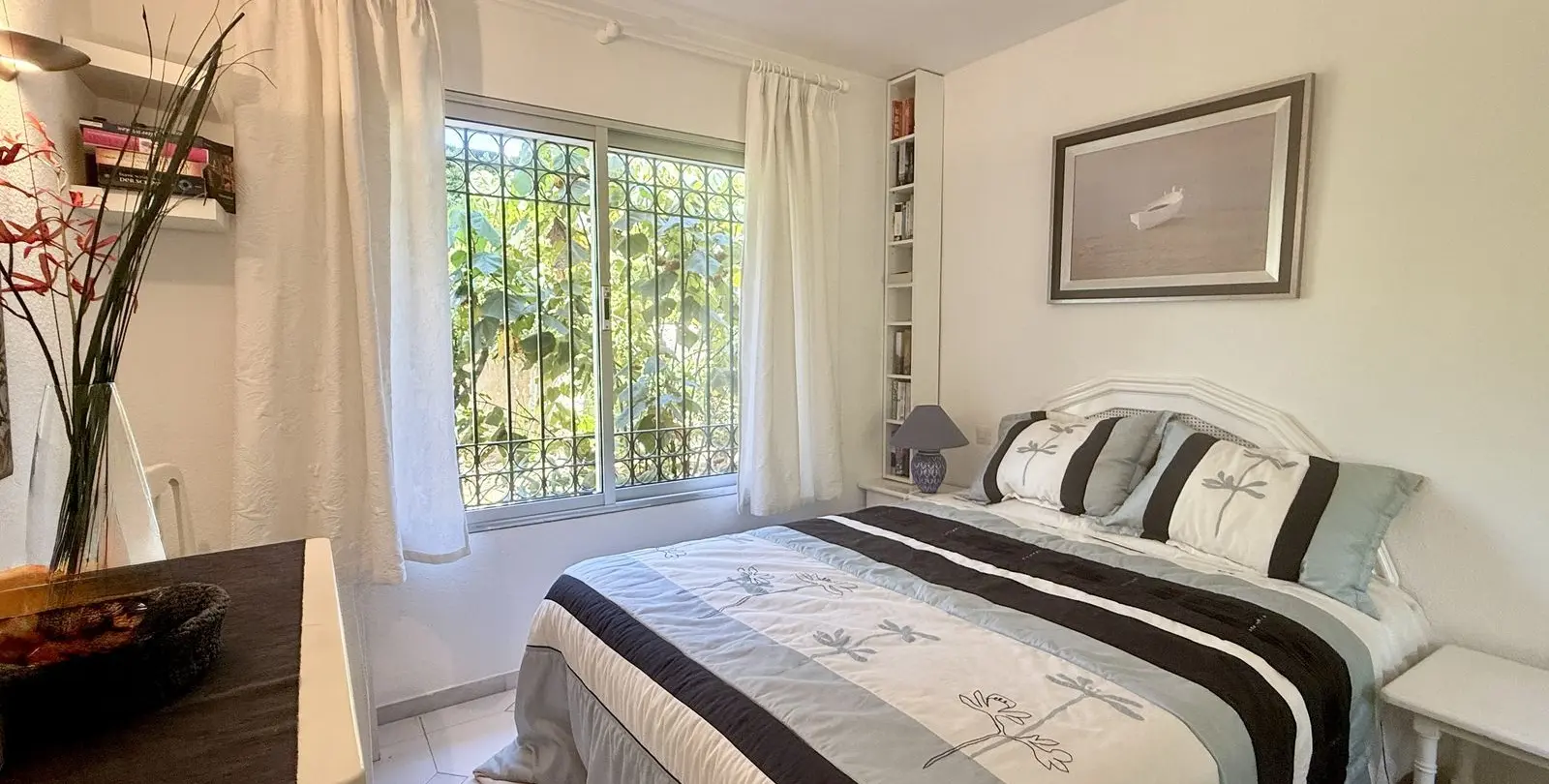 Продажа апартаментов на первом этаже в Miraflores 15